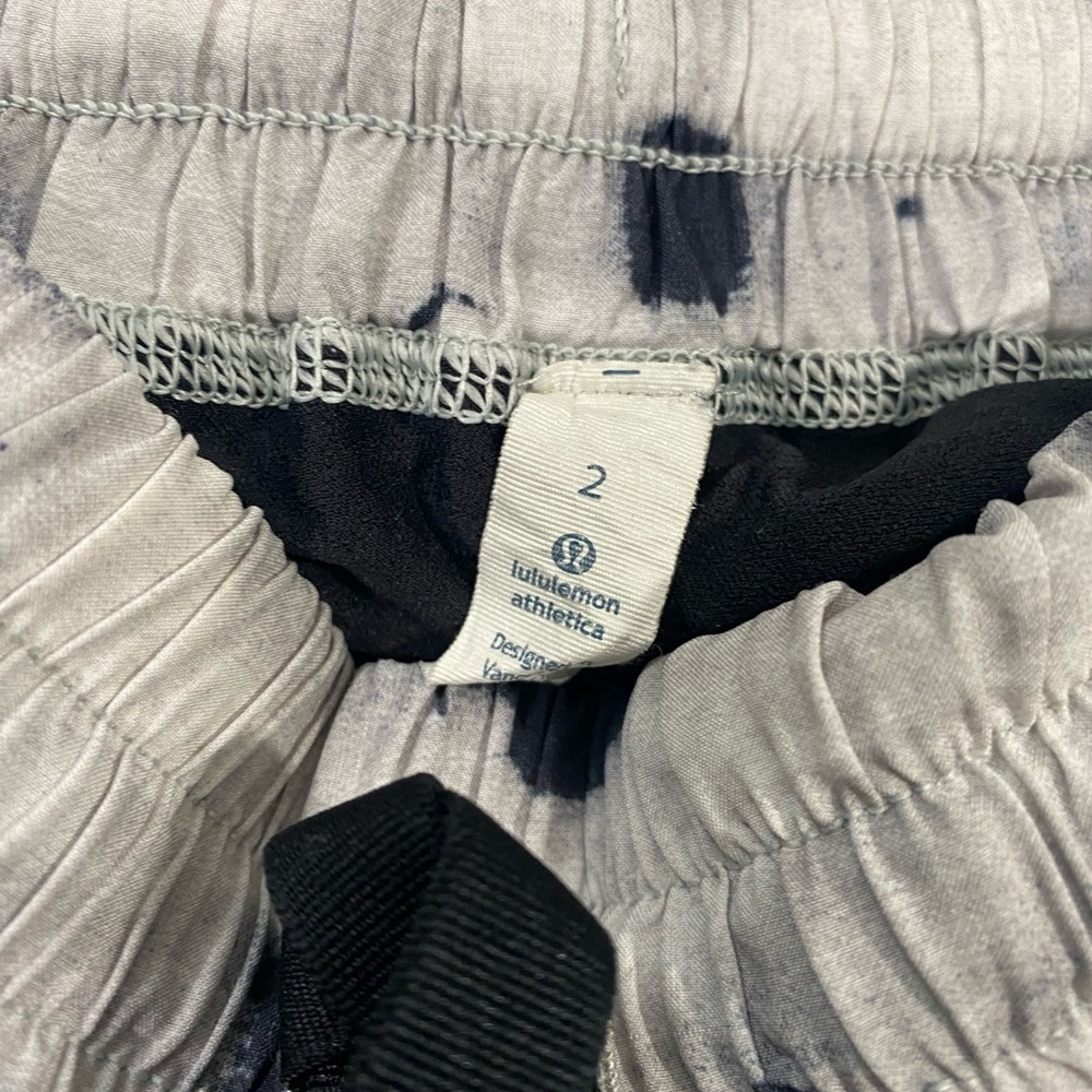 LULULEMON Hot To Street Short - Picture 5 of 5